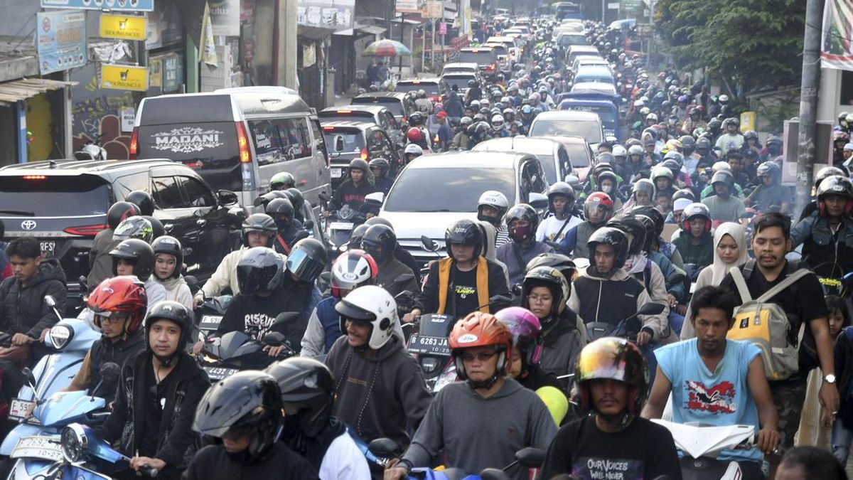 Kemacetan Kian Parah di Titik Strategis, Polisi Kerahkan Tambahan Personel untuk Atasi Lonjakan Kendaraan